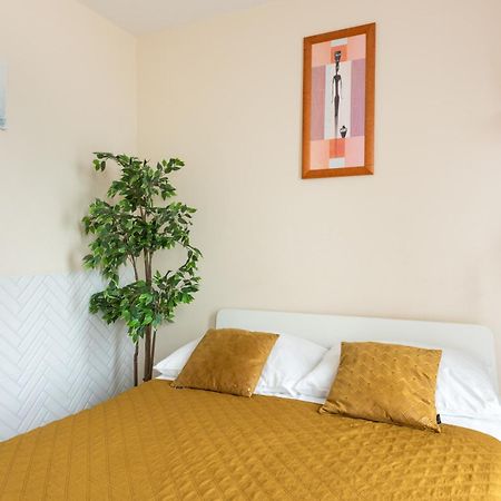 Cozy Modern Apartment Astoria Magic Orange Old Town Krasków Εξωτερικό φωτογραφία