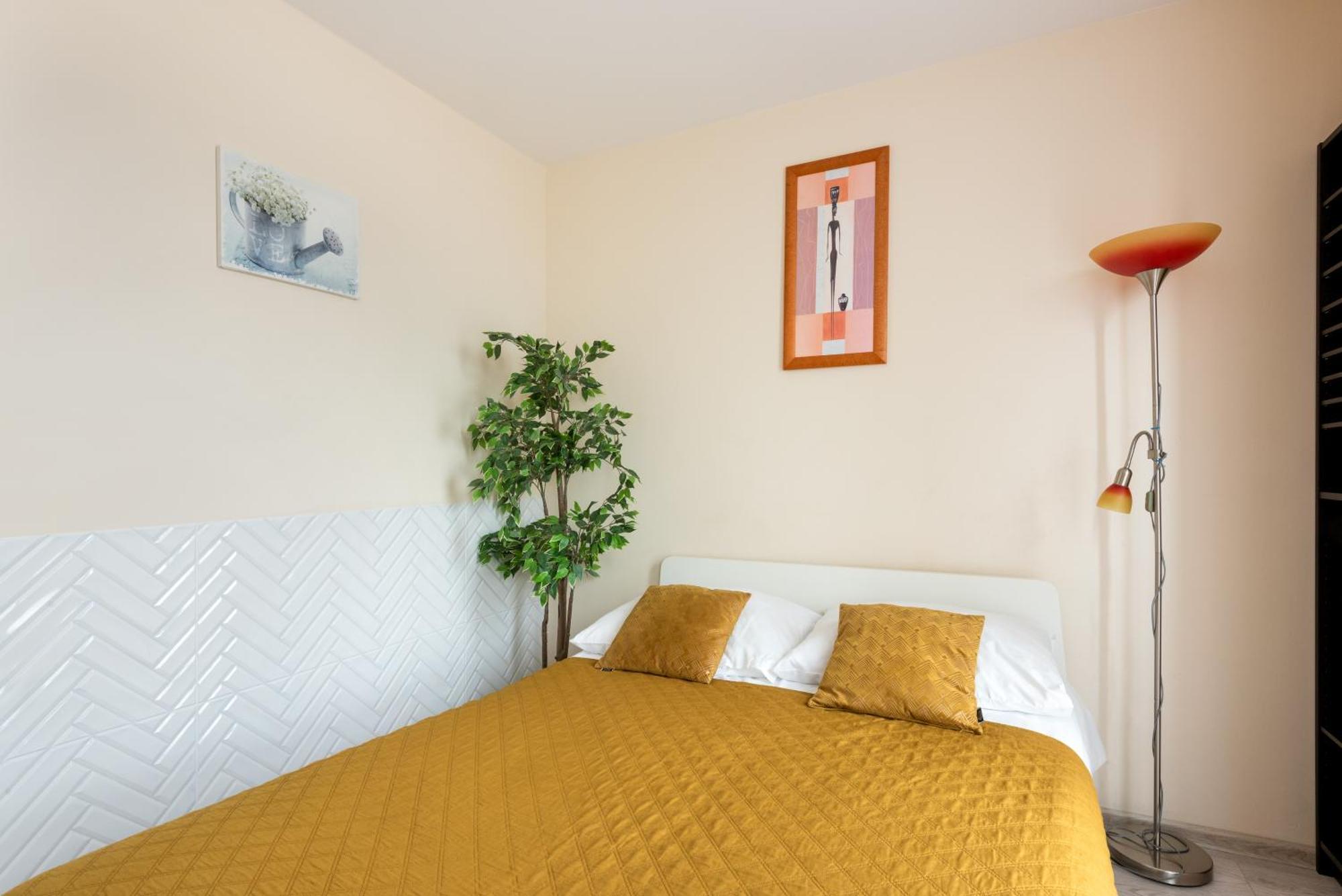 Cozy Modern Apartment Astoria Magic Orange Old Town Krasków Εξωτερικό φωτογραφία
